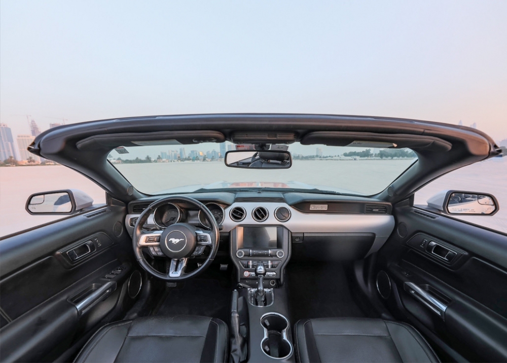 Белый Форд Mustang EcoBoost Convertible V4 2016 год